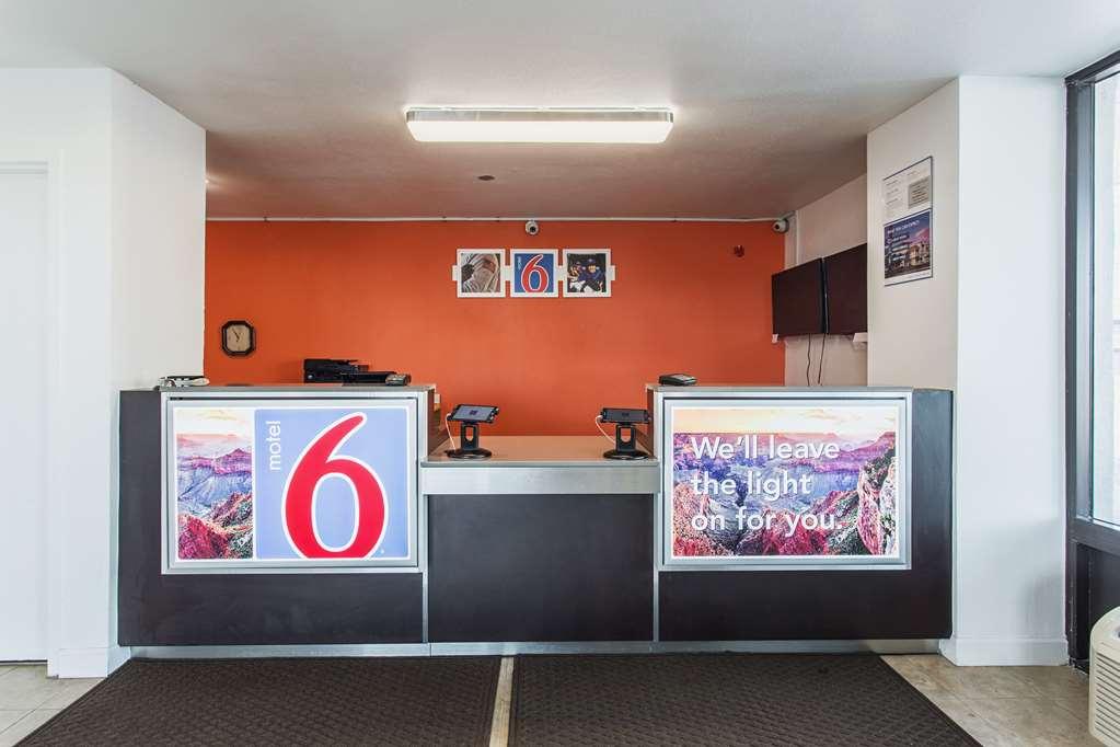 Econo Lodge West Memphis Interior photo